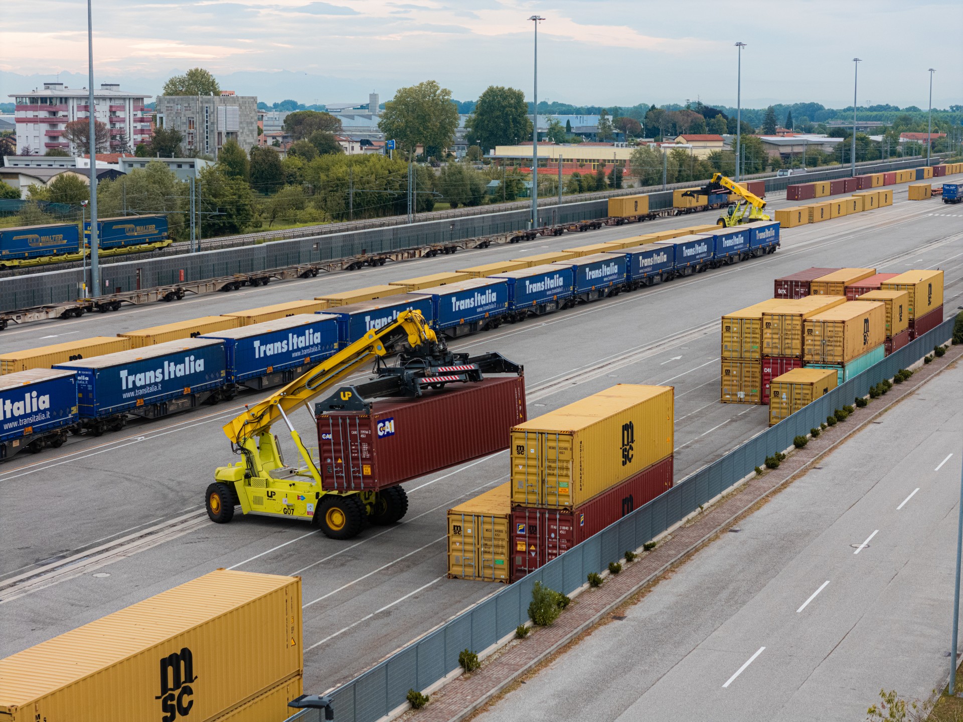 Treno merci sul terminal ferroviario dell'Interporto