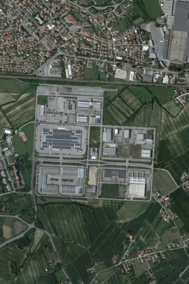 Luftaufnahme des Areals des Güterverkehrszentrums Pordenone im Jahr 2015