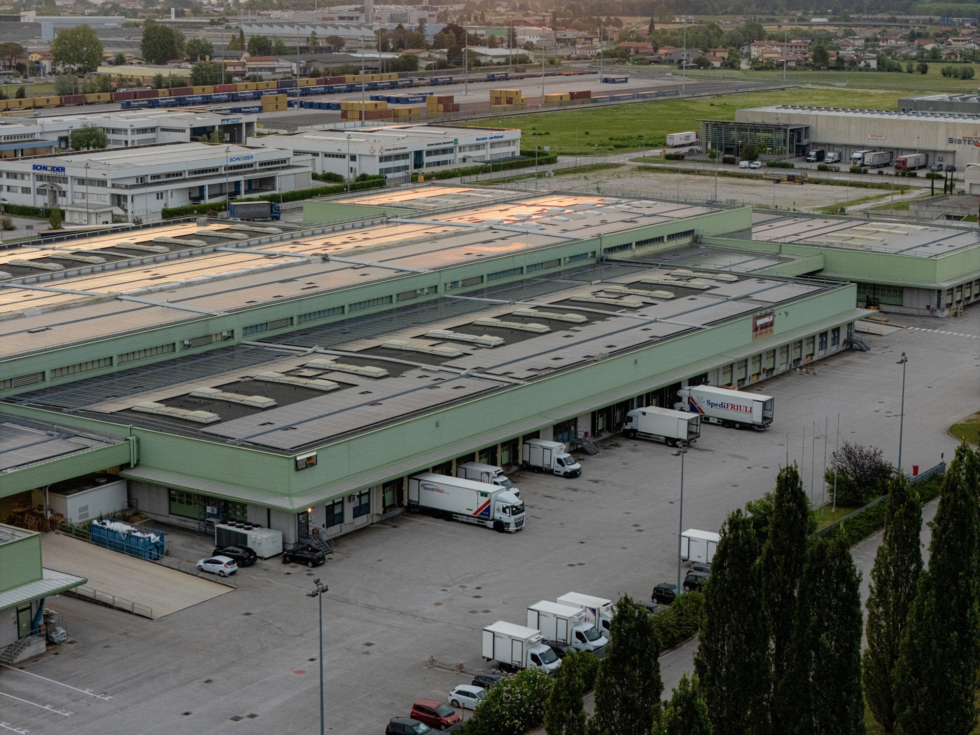 Veduta aerea dei capannoni del centro ingrosso